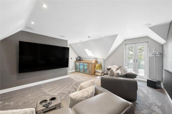 6 bed Detached for sale Image 9