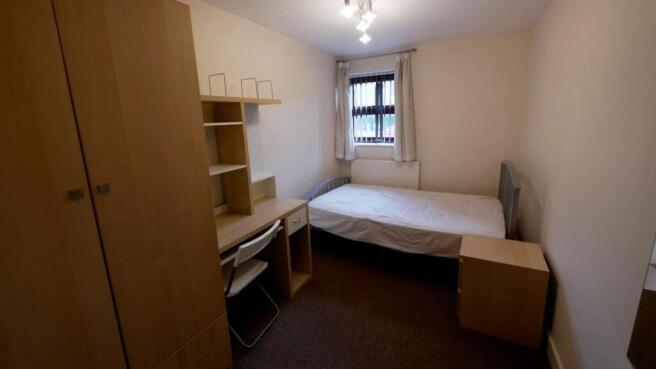 3 bed Apartment to rent Image 5