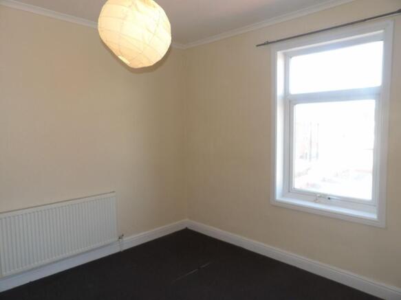 2 bed Terraced to rent Image 5