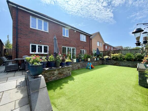 5 bed Detached for sale Image 3
