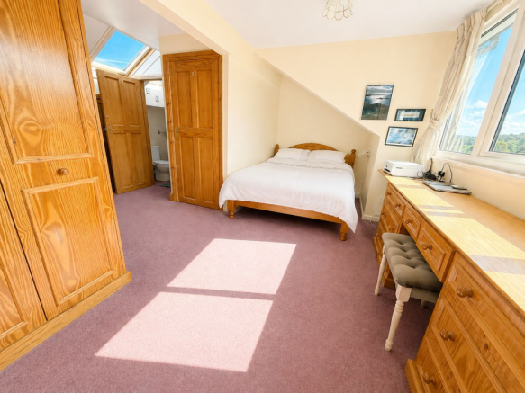 4 bed Terraced for sale Image 11