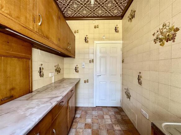 4 bed Semi-Detached for sale Image 10