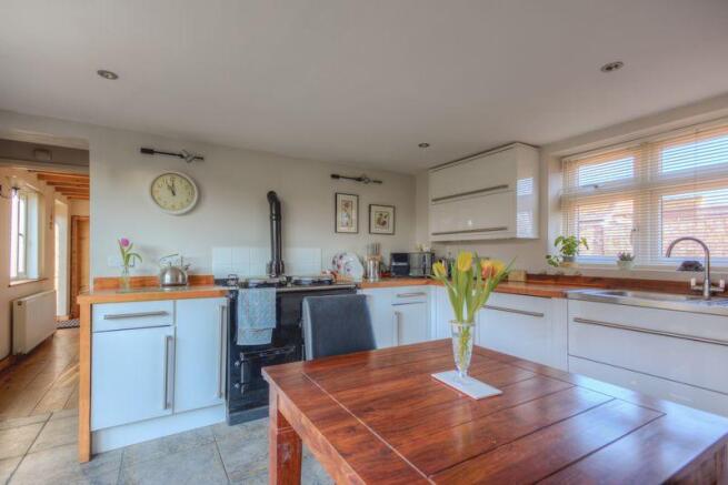 Kitchen / brea...