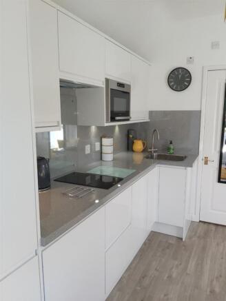 STUDIO FLAT KITCHEN