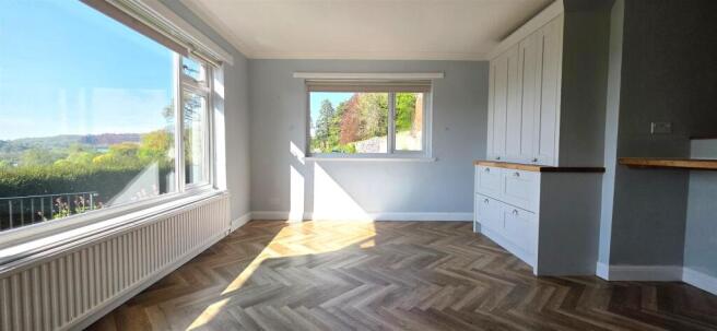 Dining Area.jpg