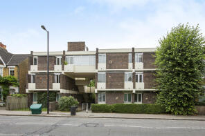 5, Emmanuel House, South Croxted Road, London SE21 8BE