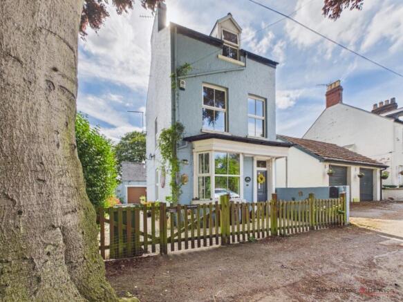 4 Bedroom Detached House - For Sale