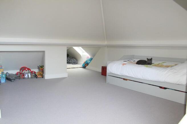 BEDROOM 2 (Photo ...