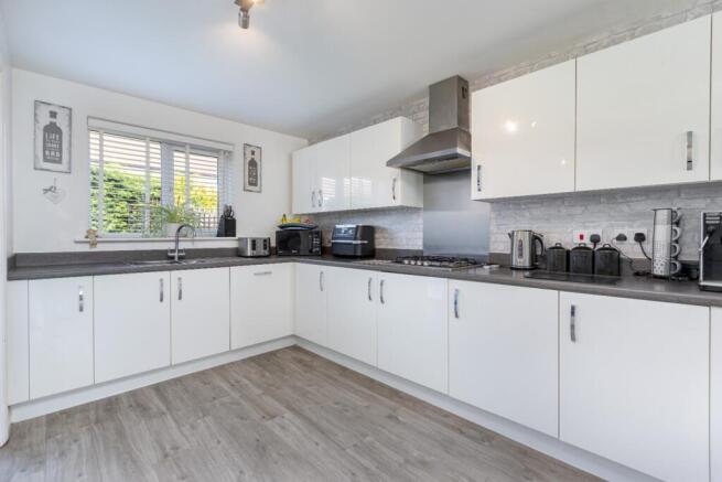 4 bed Detached for sale Image 5