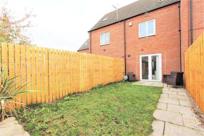 3 bed Terraced to rent Image 12