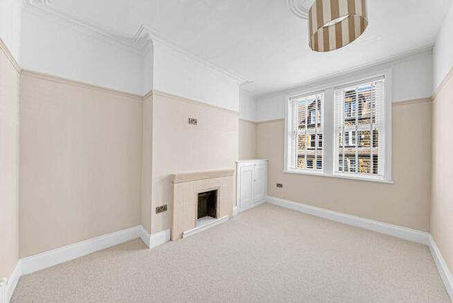 4 bed Terraced for sale Image 12