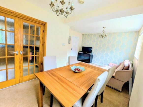 5 bed Semi-Detached for sale Image 8