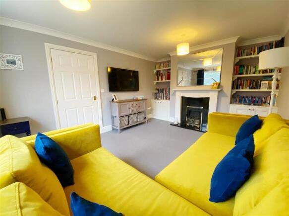 Lounge 4.jpg