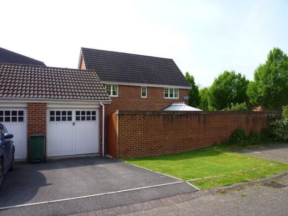 GARAGE & PARKING