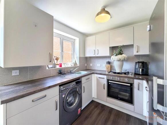 3 bed Semi-Detached for sale Image 6