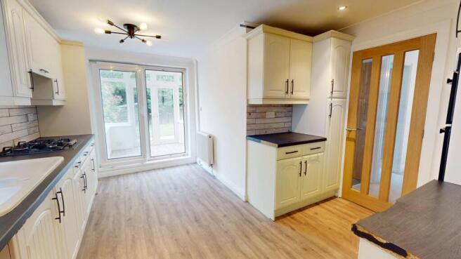 4 bed Detached Bungalow for sale Image 4