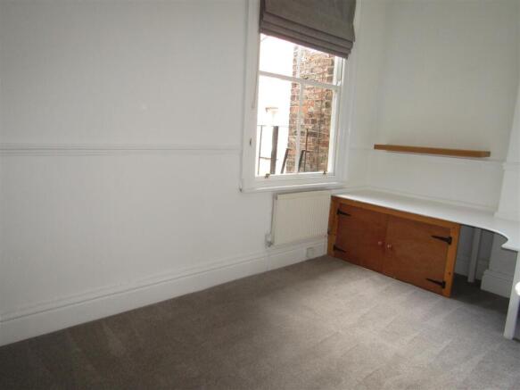 2 bed Flat to rent Image 11