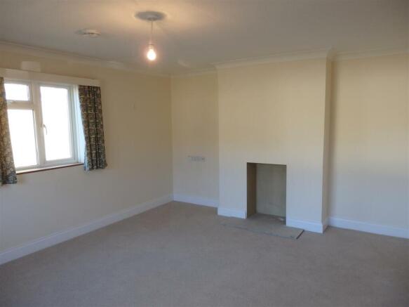 Sitting Room 1.JPG
