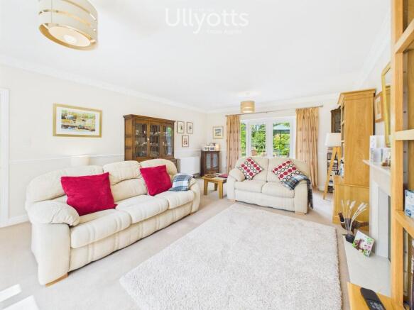 4 bed Detached for sale Image 5