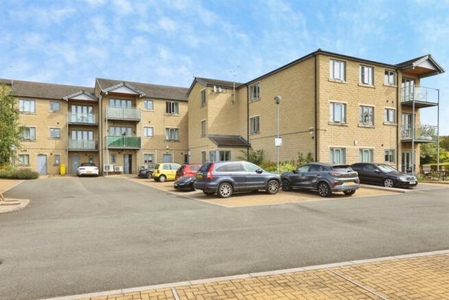 2 bed Flat for sale Image 7