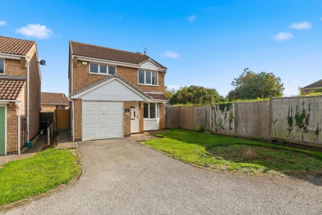 3-bed detached on Bullfinch Close, Oakham, £300,000