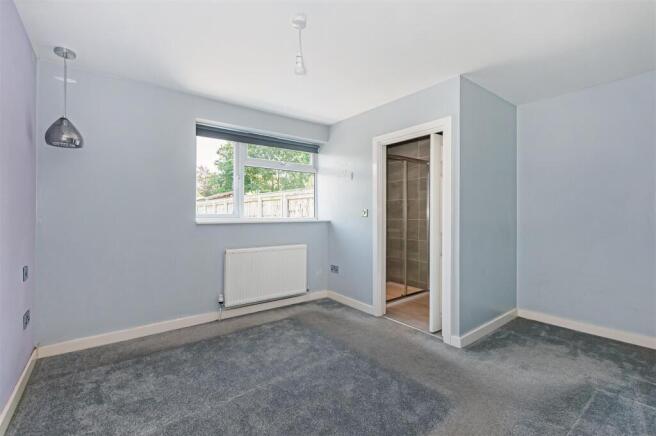 4 bed Semi-Detached for sale Image 7