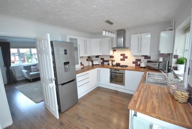 KITCHEN/ BREAKFAST ROOM