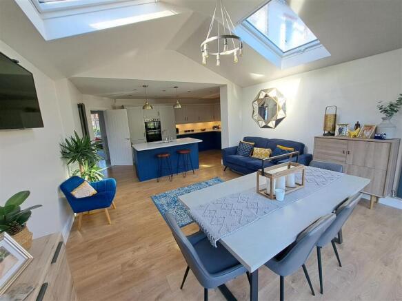 4 bed Semi-Detached for sale Image 6