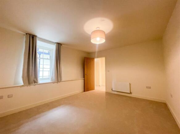 5 bed Apartment to rent Image 5
