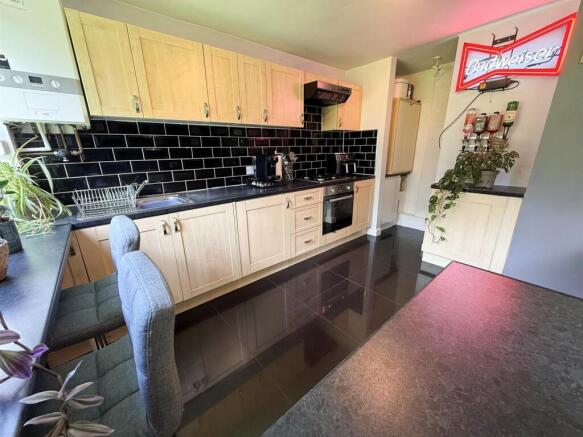 2 bed Apartment for sale Image 4