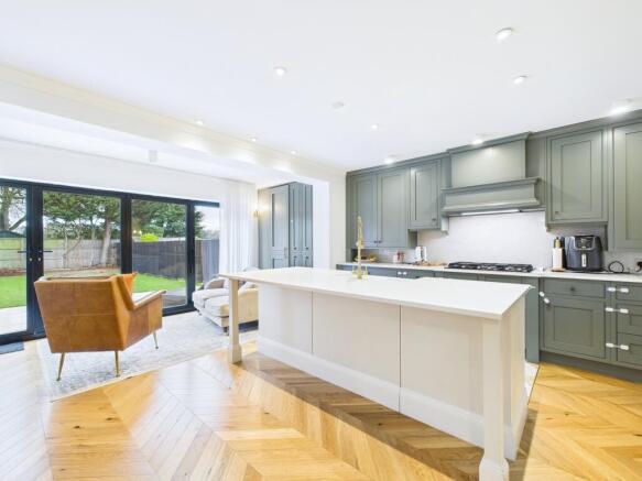 CAM01909G0-PR0460-STILL023