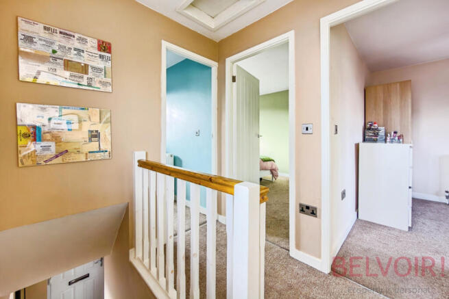 3 bed Semi-Detached for sale Image 11