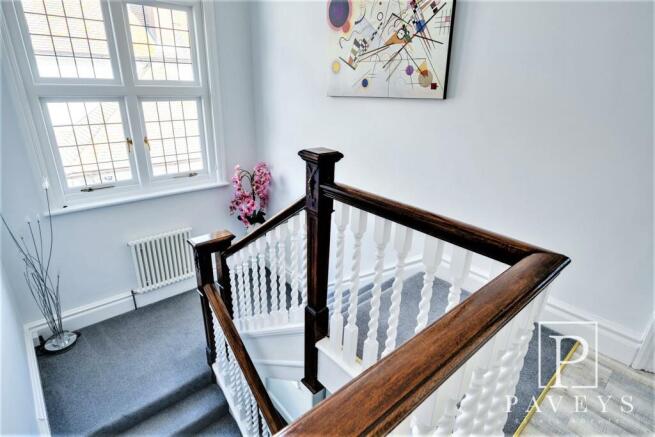 FIRST FLOOR LANDING