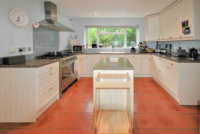 KITCHEN/BREAKFAST ROOM