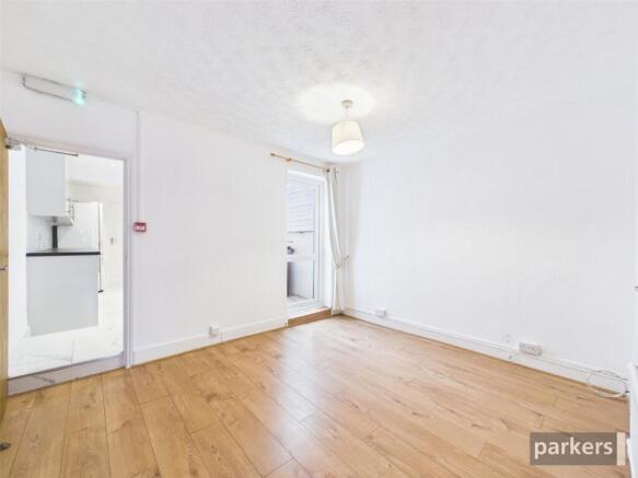 Pitcroft Avenue, Reading, Berkshire, RG6 photo 5
