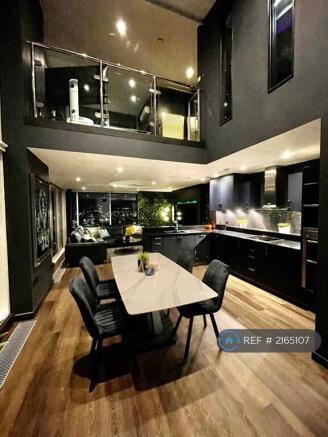 2 bed Penthouse to rent Image 9