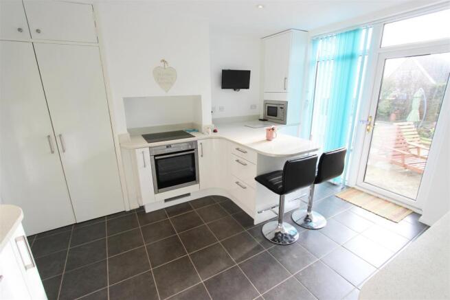 KITCHEN/BREAKFAST RO