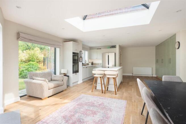 3 bed Semi-Detached for sale Image 8