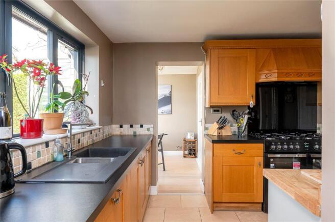 4 bed Semi-Detached for sale Image 8