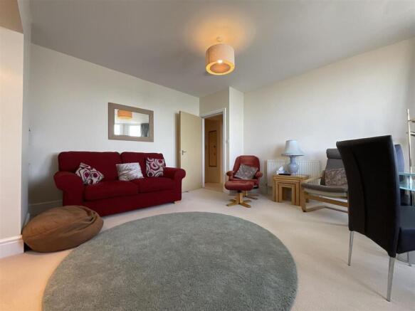 2 bed Flat for sale Image 7