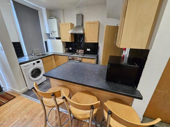 4 bed Terraced to rent Image 4
