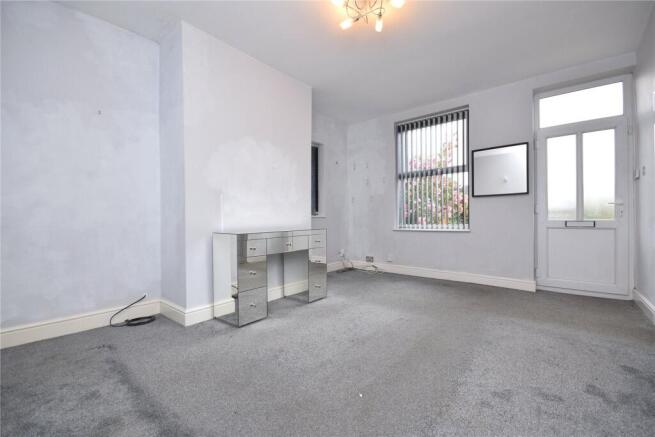 2 bed Terraced to rent Image 2