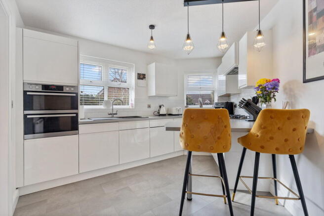 4 bed Detached for sale Image 8