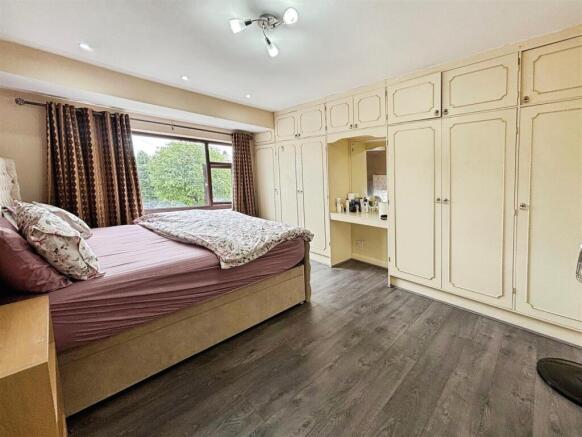3 bed Semi-Detached for sale Image 9