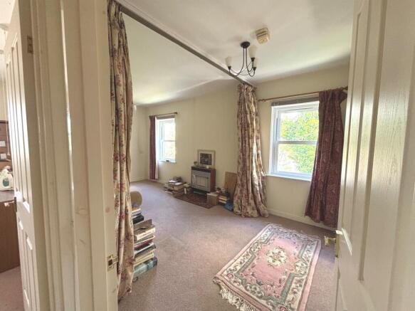 2 bed Flat for sale Image 4