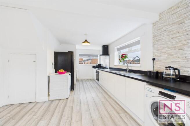 3 bed Semi-Detached for sale Image 9