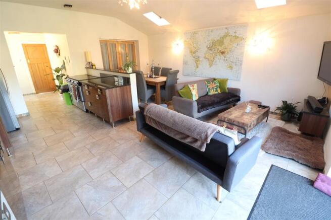 Open Plan Kitchen / Family Room