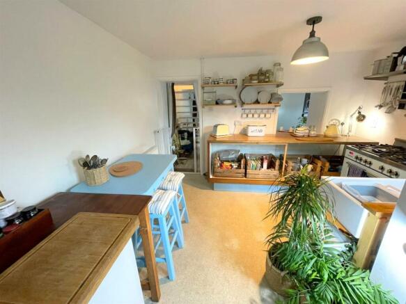 Kitchen d.jpg