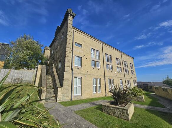 2 bed Flat to rent Image 10