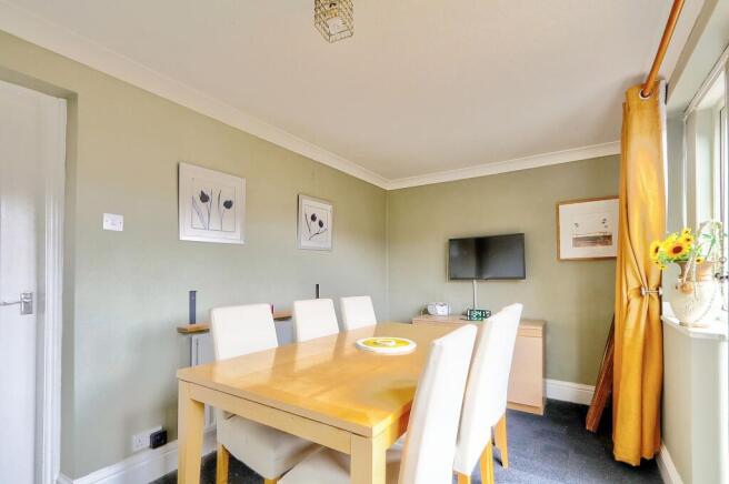 2 bed Semi-Detached Bungalow for sale Image 10
